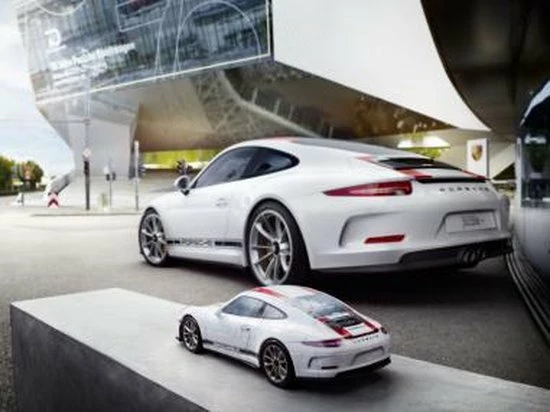 Ravensburger Porsche 911R - 3D Puzzel - 108 Stukjes 15 Ravensburger Porsche 911R - 3D Puzzel - 108 Stukjes - Afbeelding 13